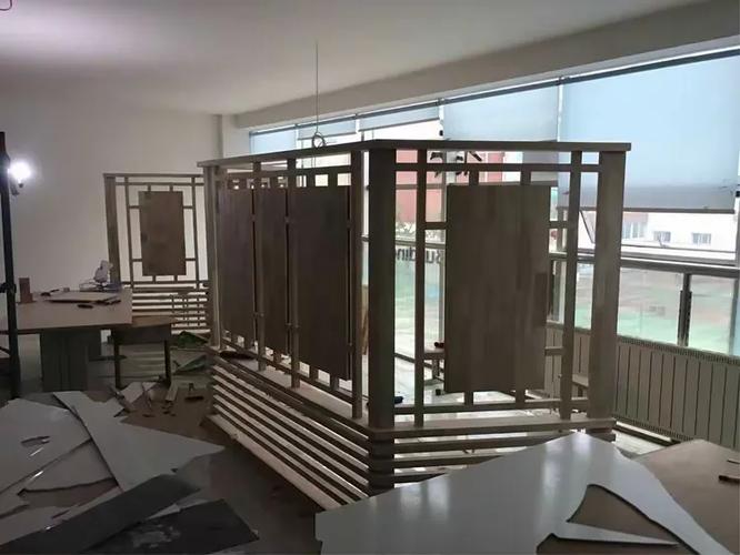 承接各种室内外装饰工程(墙绘,浮雕,木工,石子路)